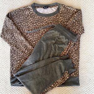Never Worn Splendid Sweatshirt & Joggers Set